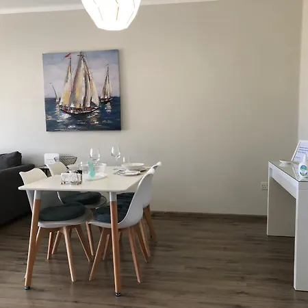 Kings Palace - Modern And Stylish 1 Bedroom 파포스
