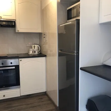 Kings Palace - Modern And Stylish 1 Bedroom 파포스