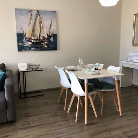 Kings Palace - Modern And Stylish 1 Bedroom Апартаменты Пафос